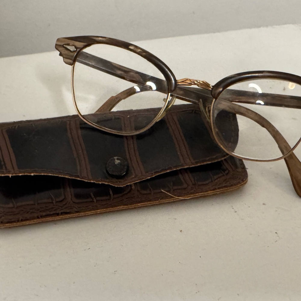 Vintage two tone Eyeglasses with Case retro looking glasses
Eyeglasses frames